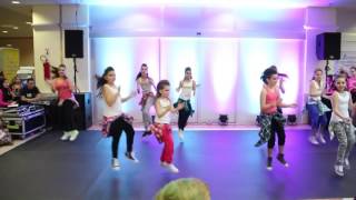 Zumba pour les petits bouge [upl. by Aineles]