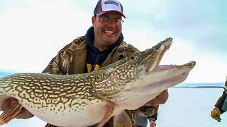 Gigantic Lake of the Woods Pike Ice Fishing  Babe Winkelmans quotGood Fishingquot [upl. by Ozmo]