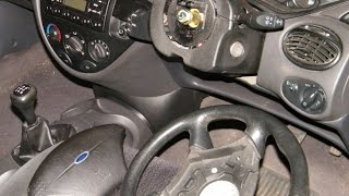 Steering wheel removal on a Ford Focus [upl. by Pirozzo]