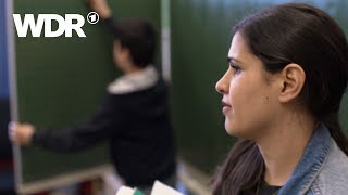 Donya als Lehrerin an der Gesamtschule DuisburgMarxloh  WDR [upl. by Enileda]